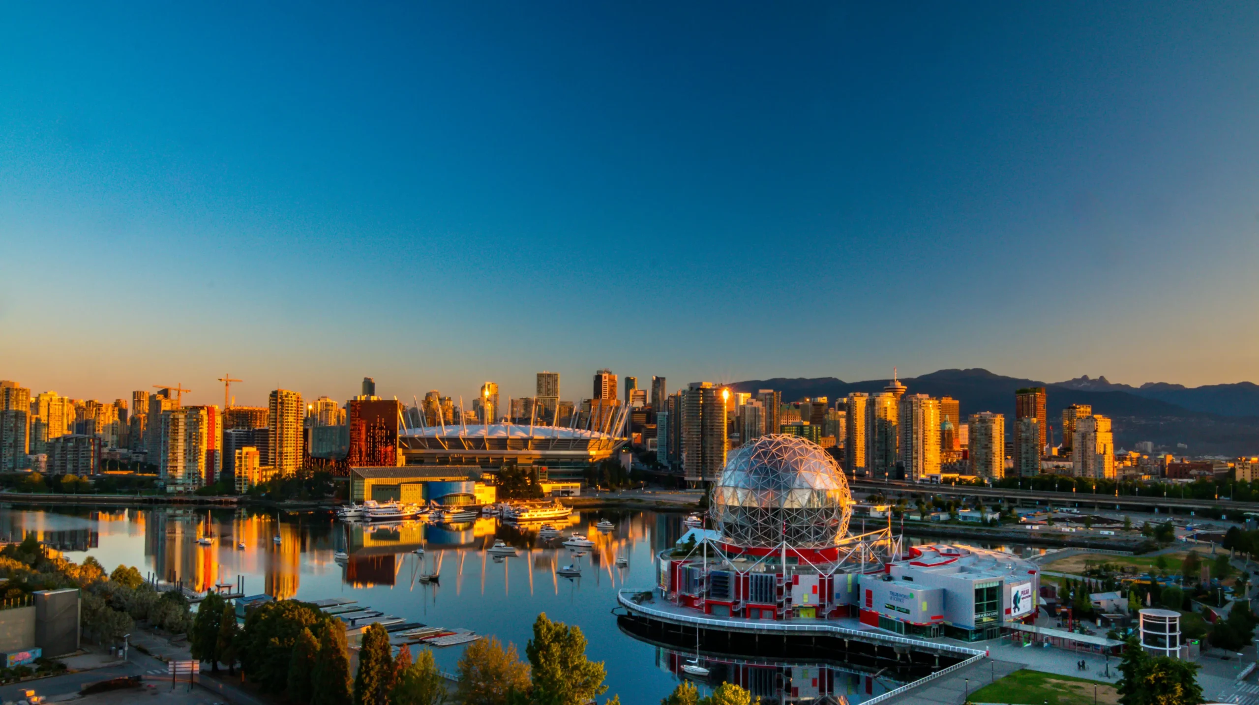 Vancouver-stunning natural beauty and cosmopolitan atmosphere